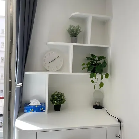 Charming Near Chatelet Saint Sauveur Apartment